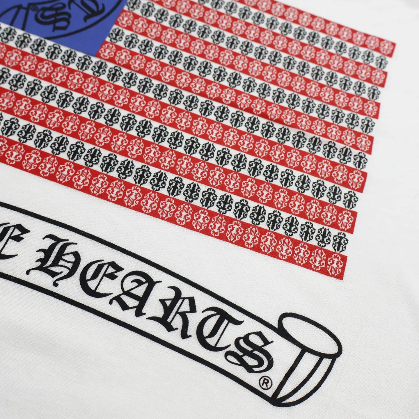 🅿️340 [Exclusive supply] CH Crow Heart Flag Printed Long Sleeve (White) The original version was purchased from Japan Osaka National Specialty School for 4500. The fabric is made of 230 grams of cotton. The printing adopts manual glue printing process. Customized auxiliary materials, produced by large manufacturers, are very demanding in workmanship, and the upper body is comfortable and natural.